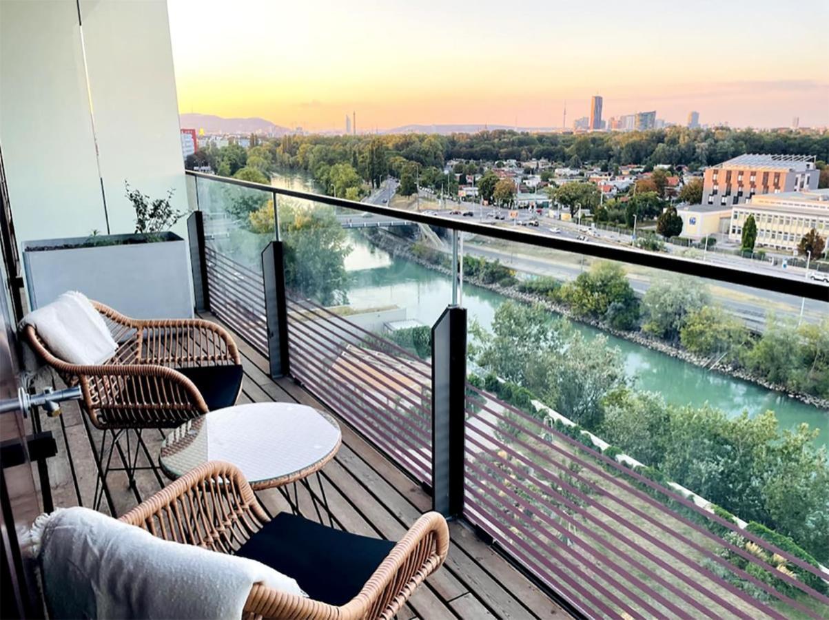 Sunrise Above Sky With Rooftop Pool Wiedeń Zewnętrze zdjęcie