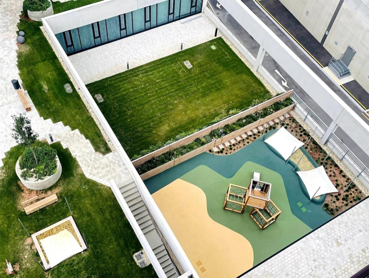 Sunrise Above Sky With Rooftop Pool Wiedeń Zewnętrze zdjęcie